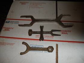 3001-1024 Chicago Specialty Vintage Mfg Co Wrenches And A Soldi Brass Champion Wrench