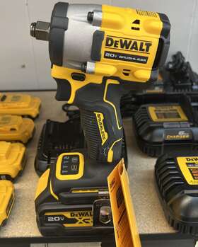 Dcf921 Dewalt Atomic 20v Max 1/2 Inch Cordless Compact Impact Wrench With Oil Resistance
