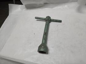 975d Fairmount Drop Forged Tee-handle Socket Wrench 1 1/2 Inch