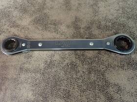 Rb-2226 Lang Rb2226 11/16 Inch And 13/16 12 Point Combination Ratcheting Box Wrench Bn410
