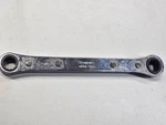 Snap R1011A 5/16" 11/32" 12 Point Ratcheting Box Wrench Usa Good Condition. Fixed Price $15.00.
