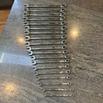 Snap-on 19PC Master Metric Flank Drive Plus Combination Wrench Set 7-25MM. Fixed Price $902.45.